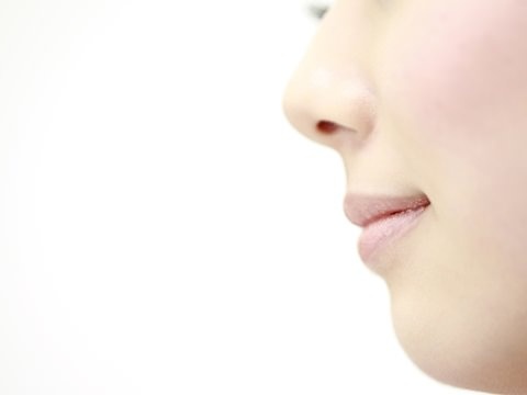 鼻に大人ニキビができる原因と治し方