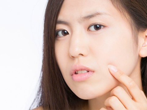 頬ニキビの6つの原因と治し方｜ツルツル肌を目指す対策