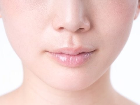 鼻のシミの原因と種類｜できたときの対処法・レーザー治療