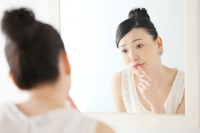 皮膚科医が勧めるいちご鼻の治療方法と生活習慣
