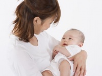 出産後の抜け毛・薄毛の原因と予防や対策