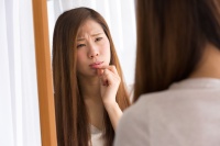 口唇ヘルペスの症状と感染経路、治療法について