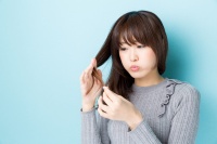 硬い髪の毛をやわらかくサラサラに変えるシャンプー方法と注意点