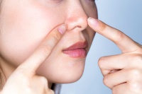 鼻の毛穴の黒ずみを解消！洗顔方法や効果的な毛穴ケア