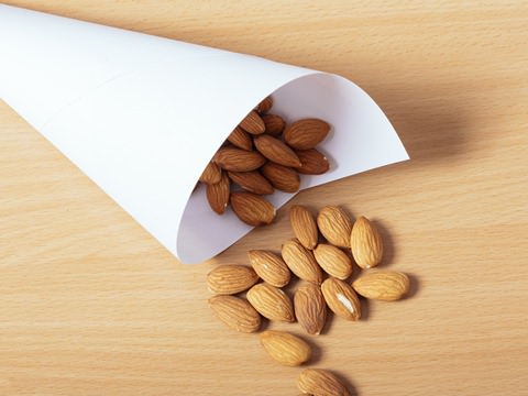 専門家が監修 アーモンドミルクの栄養と効果とは