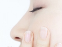 毛穴が開いたニキビ跡を皮膚科で治療する方法