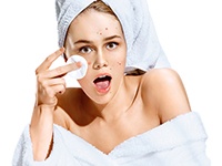 化粧をするとニキビが悪化する原因とおすすめの化粧品