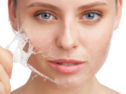 顔がかゆい原因とは 肌の乾燥によるかゆみ 赤み ぶつぶつなどの肌トラブル対策方法 スキンケア大学