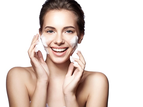 ピーリング洗顔で顔の角質を除去するやり方！洗顔前・洗顔後のケア方法のまとめ