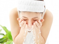 ピーリング洗顔で顔の角質を除去するやり方！洗顔前・洗顔後のケア方法