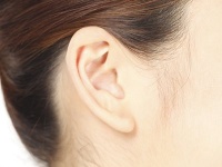 耳・耳周りの臭いの原因と解消方法