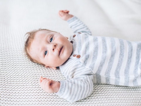 赤ちゃんの冬服は着せすぎ注意！服の選び方と調節の目安