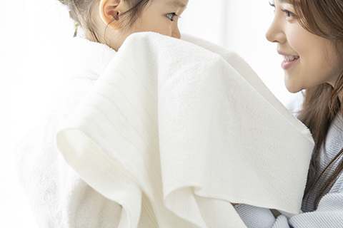 お風呂上がりの親子