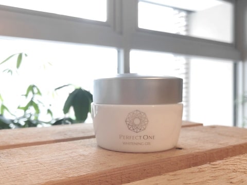 窓の側のジェル