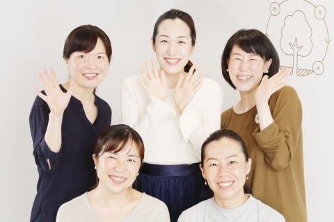 すっぴんでイキイキ働く社員の皆さん