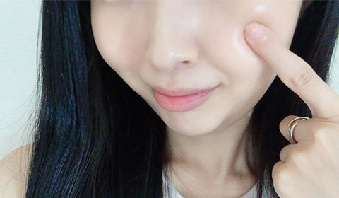 肌がきれいな女性