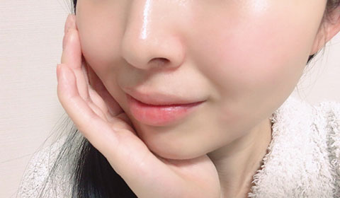 肌がきれいな女性