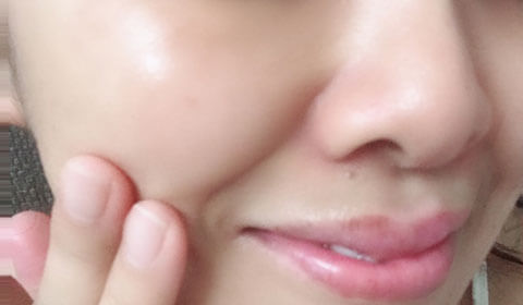 肌がきれいな女性