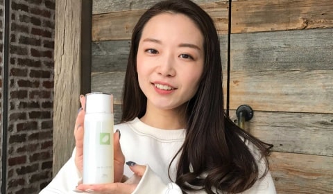 扉前の厚川さん