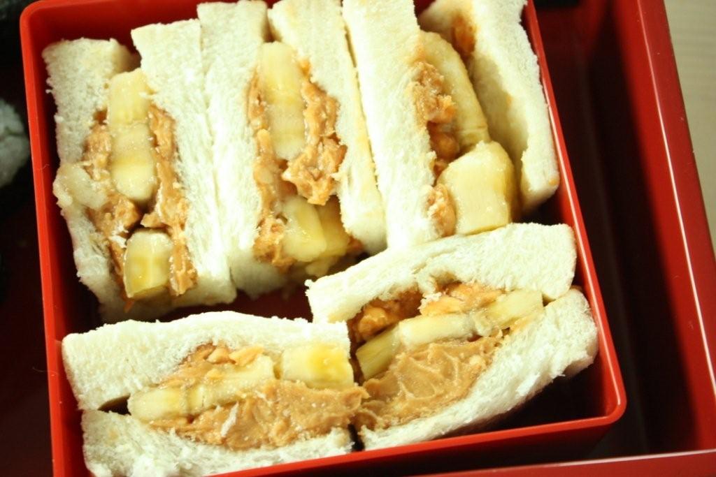 お弁当にも☆バナナ＆ピーナッツバターサンドイッチ