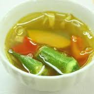 夏野菜のターメリックスープ